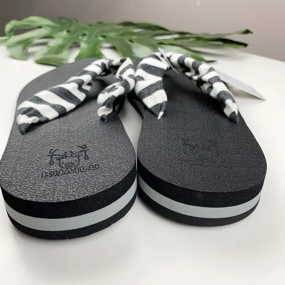 New Kuailu Flip Flops Sandals Slip On Grey White Striped Fabric Women's 11